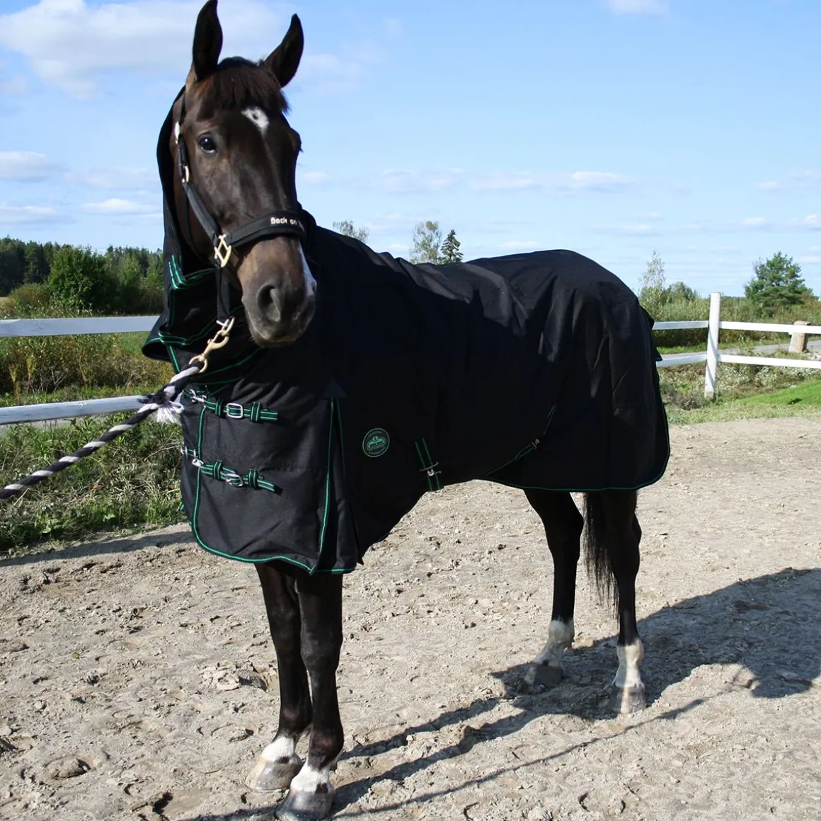 607 SADELOIMI FULL NECK MUSTA 125CM