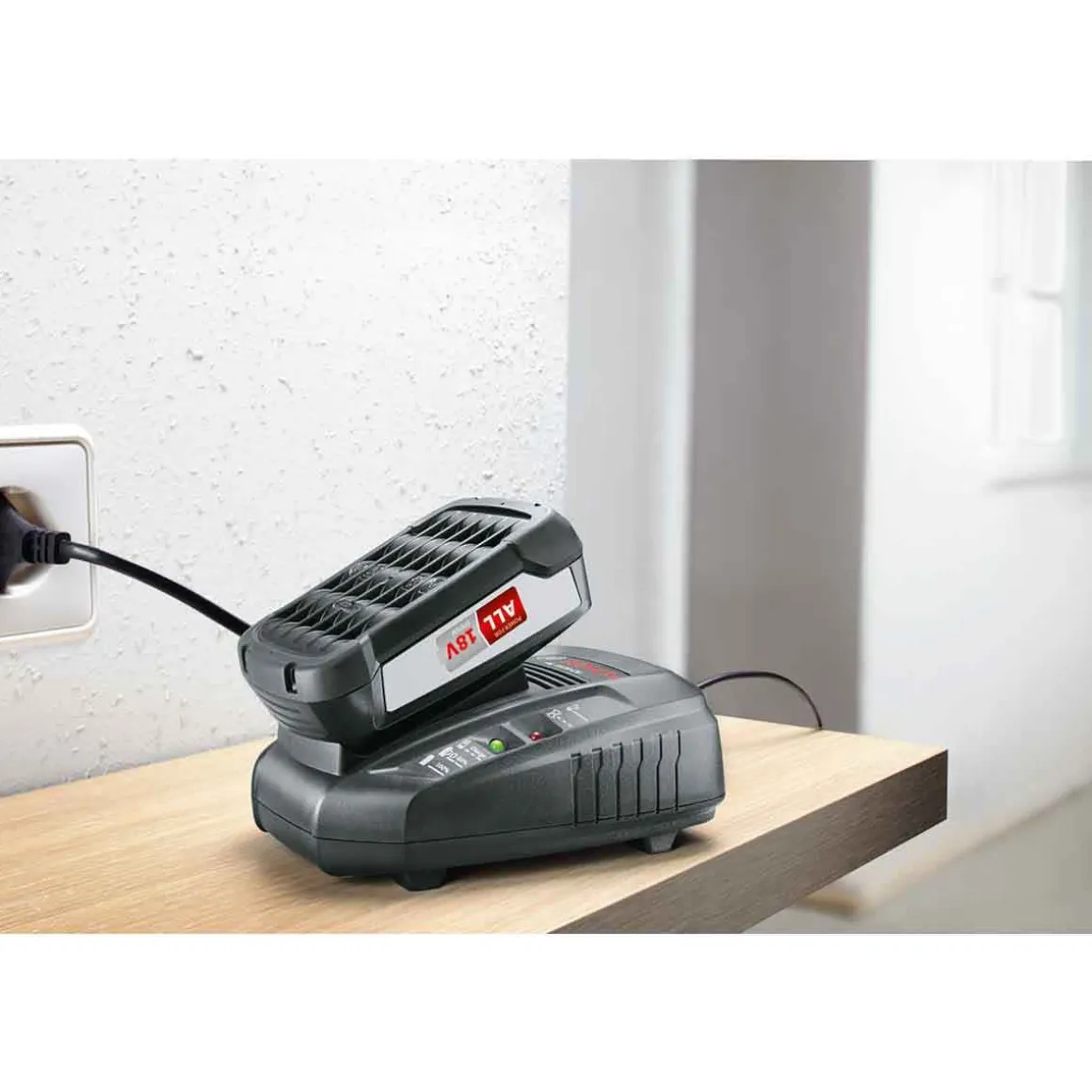 BOSCH AKKULATURIPAKETTI 18V 2,5AH + PIKALATURI AL 1830 CV