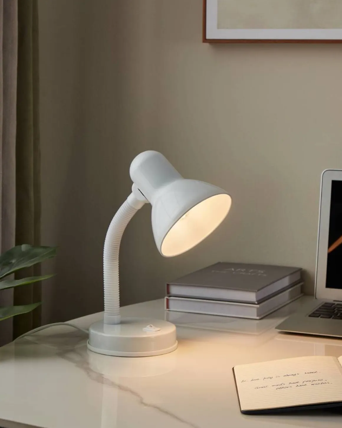EGLO PÖYTÄVALAISIN BASIC VALKOINEN