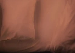 FANNI K SATIINIALUSLAKANA 150X250CM PÄHKINÄN RUSKEA