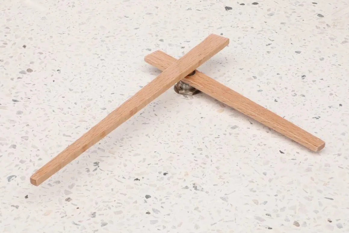 FANNI K SEINÄKELLO LUOTO VALKOINEN 30 CM