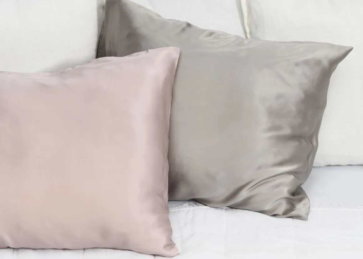 FANNI K TYYNYLIINA SILK 50X60CM HARMAA