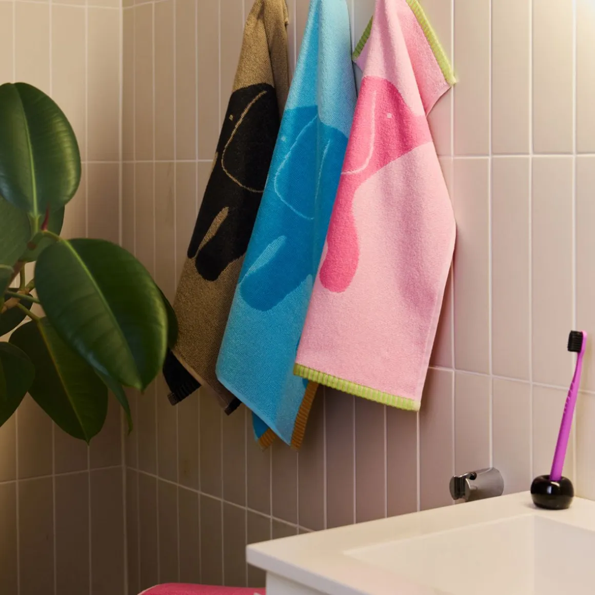 FINLAYSON KYLPYPYYHE ELEFANTTI VAPAA 70X150CM TURKOOSI-ORANSSI