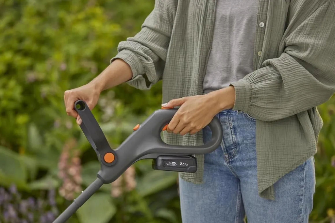 GARDENA AKKUTRIMMERI EASYTRIM 25/18V SET
