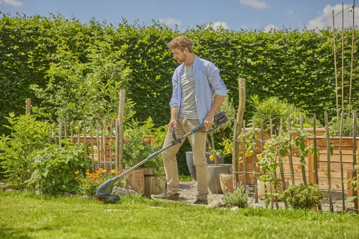 GARDENA AKKUTRIMMMERI POWERTRIM 30/18V SET