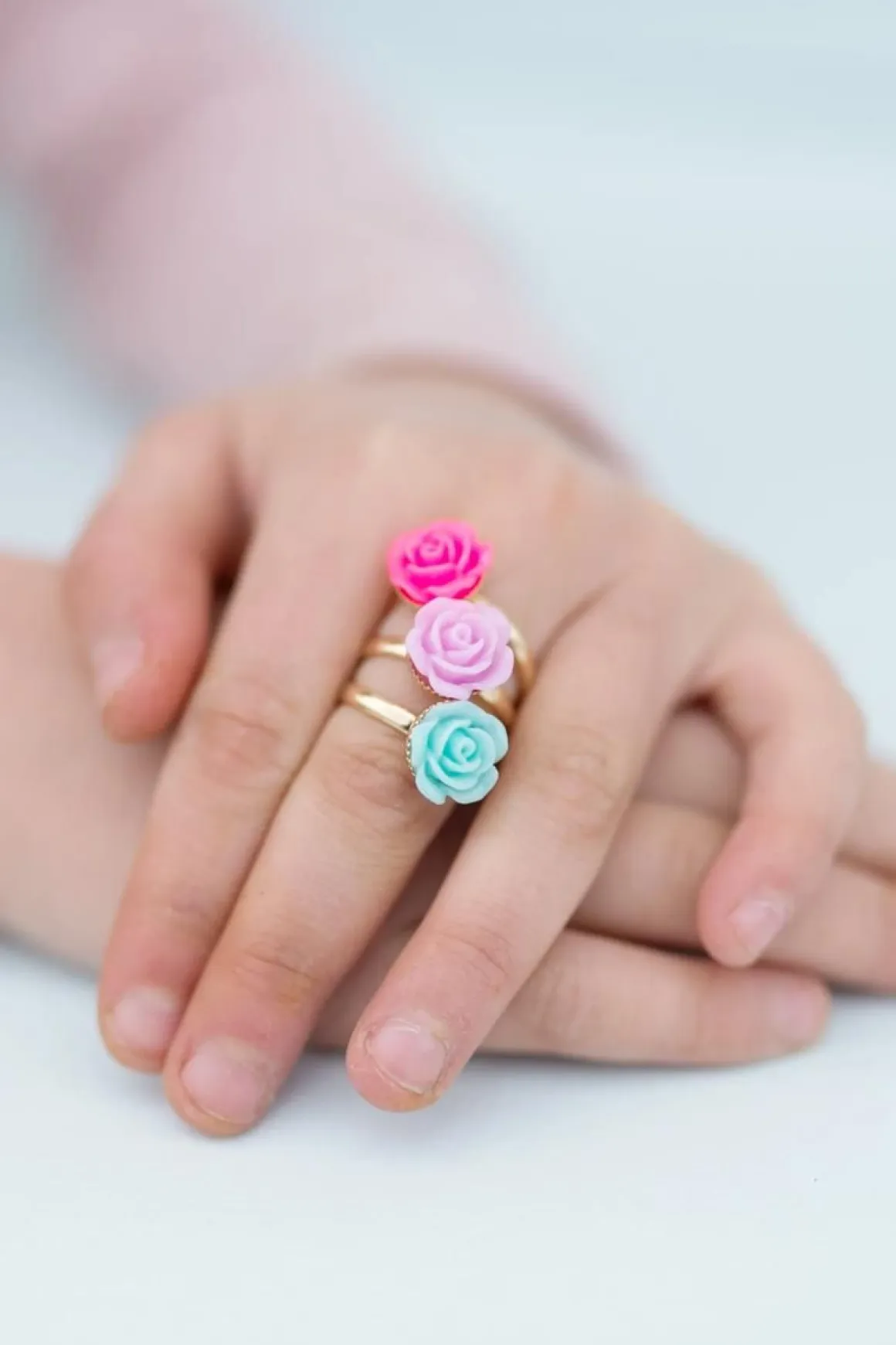 GREAT PRETENDERS BOUTIQUE ROSE RINGS & EARRING SET, 3 RINGS