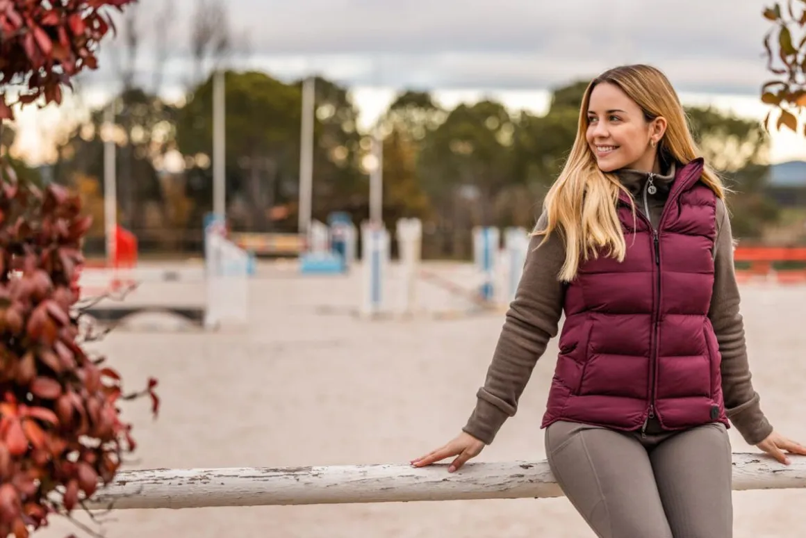 HORZE CALLIE NAISTEN HUPULLINEN TOPPALIIVI 38 T. PUNAINEN