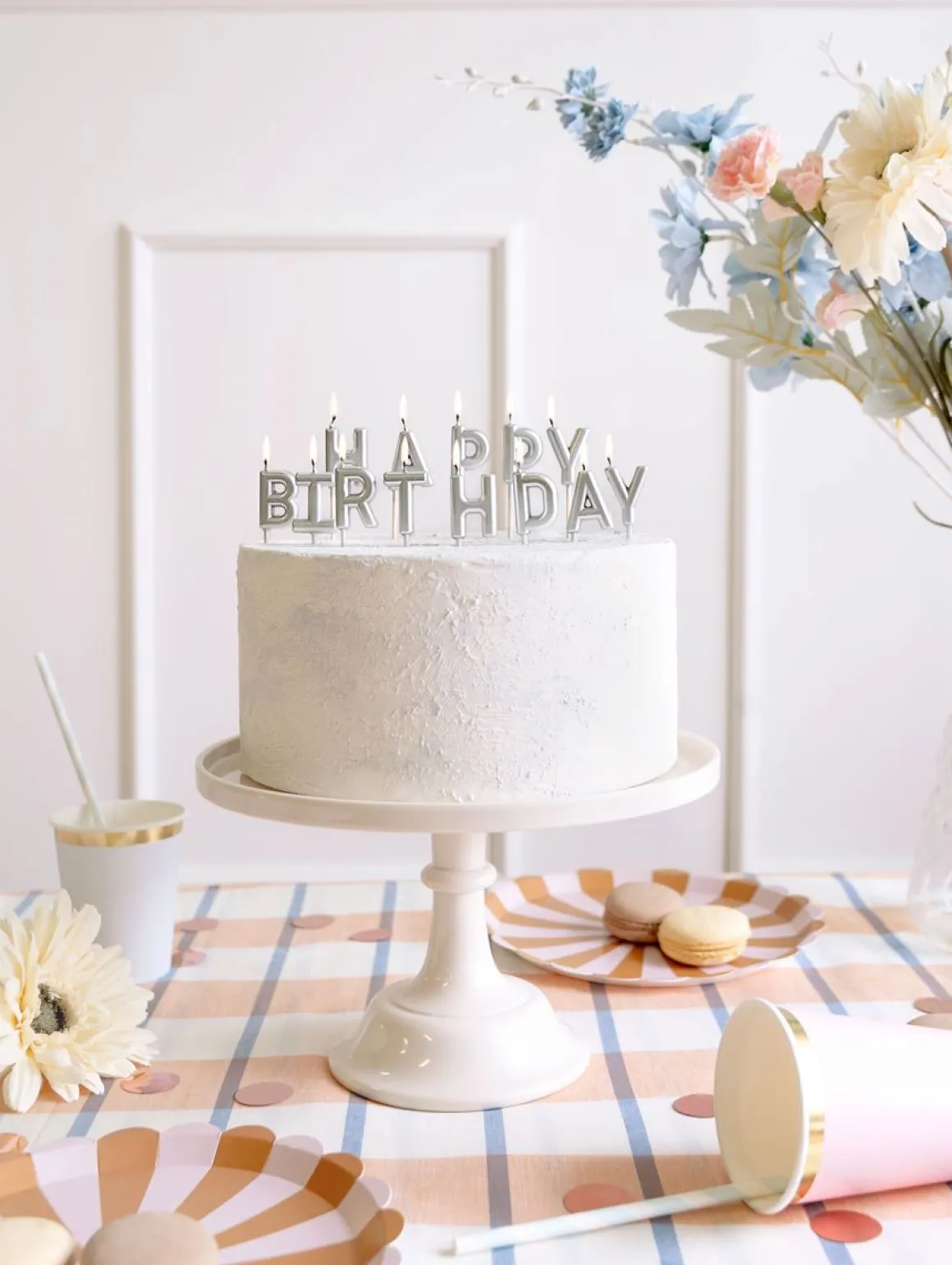 KAKKUKYNTTILÄT HAPPY BIRTHDAY HOPEANVÄRINEN 2,5 CM