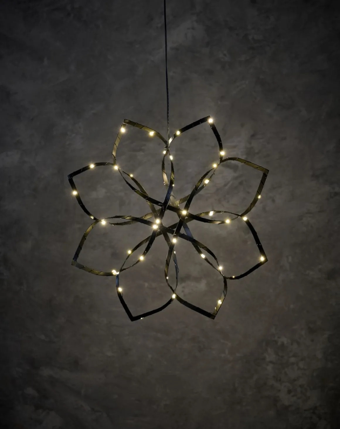 LED KUKKA 40CM PARISTOILLA MUSTA