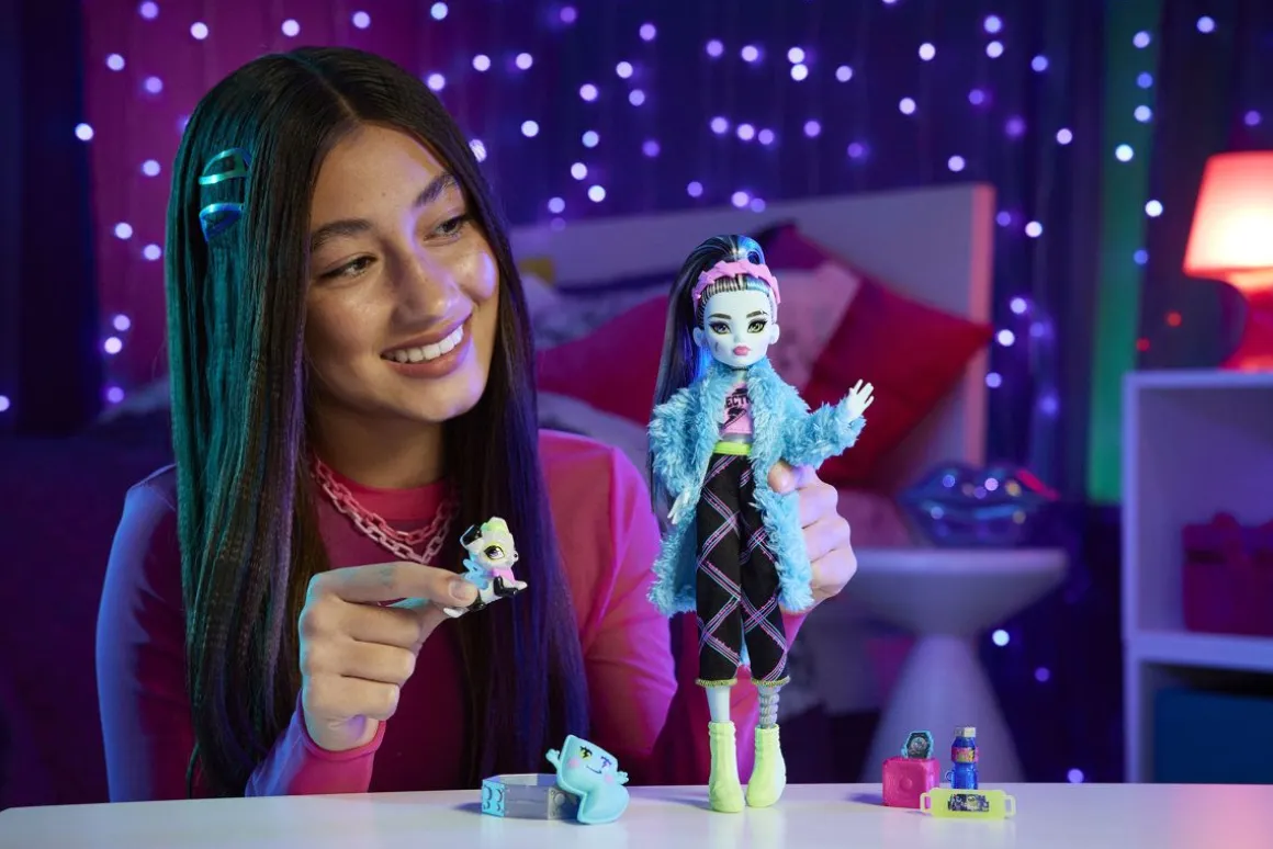 MONSTER HIGH CREEPOVER PARTY FRANKIE