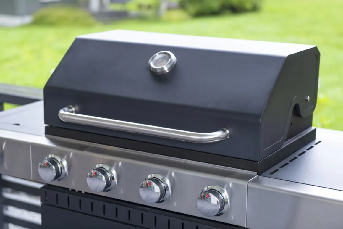 MUSTANG KAASUGRILLI SMITHVILLE 4+1