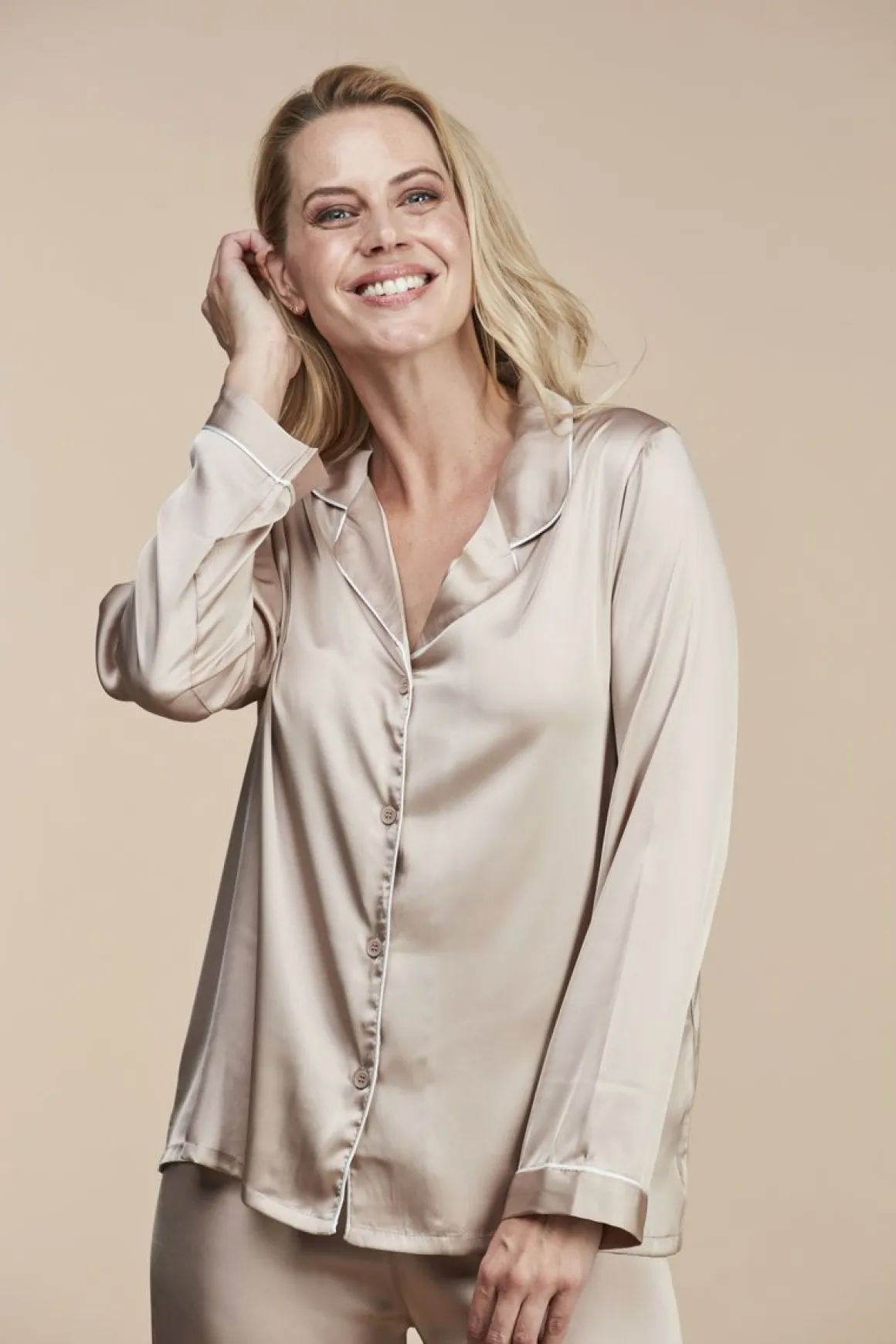 NAISTEN SATIINIPYJAMA, KOOT S-XL, VÄRILAJITELMA