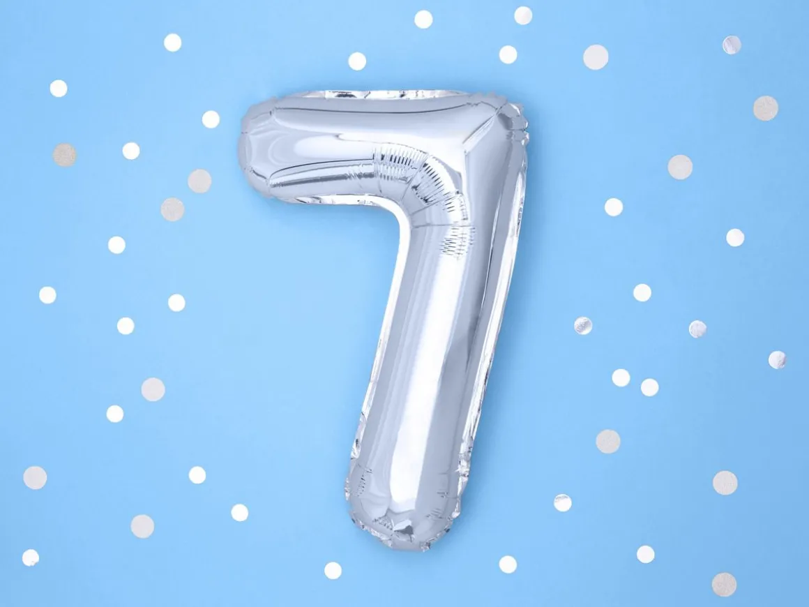 NUMEROFOLIO 7 HOPEANVÄRINEN ILMATÄYTTEINEN 35 CM