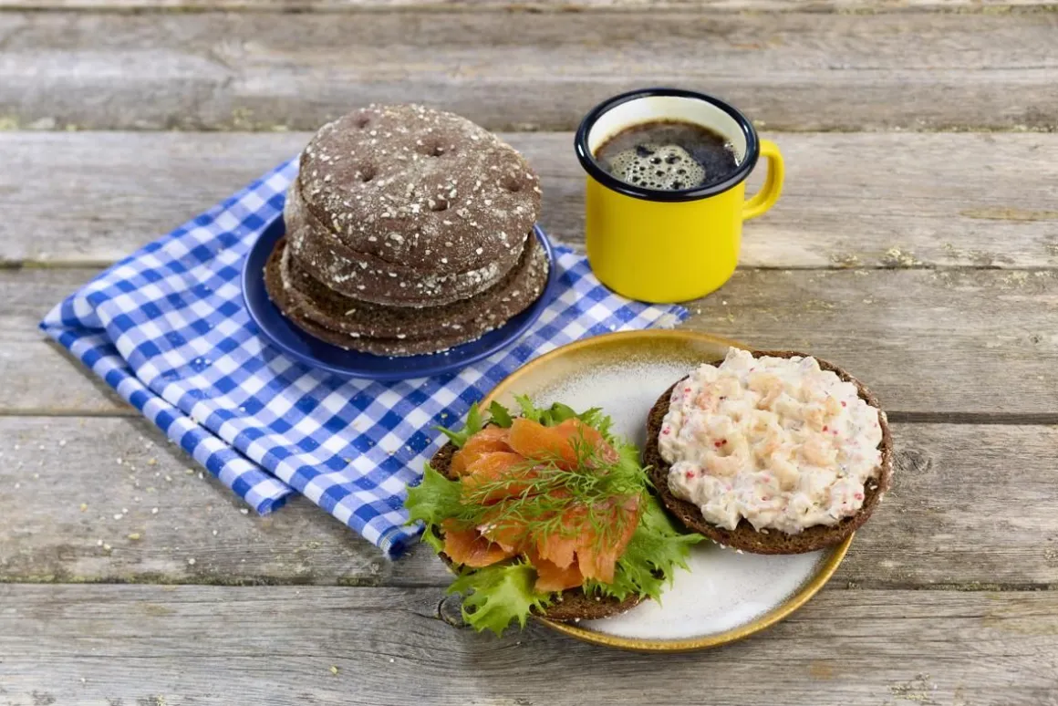 OULULAINEN REISSUMIES TOSI TUMMA 3KPL GTON 210 G