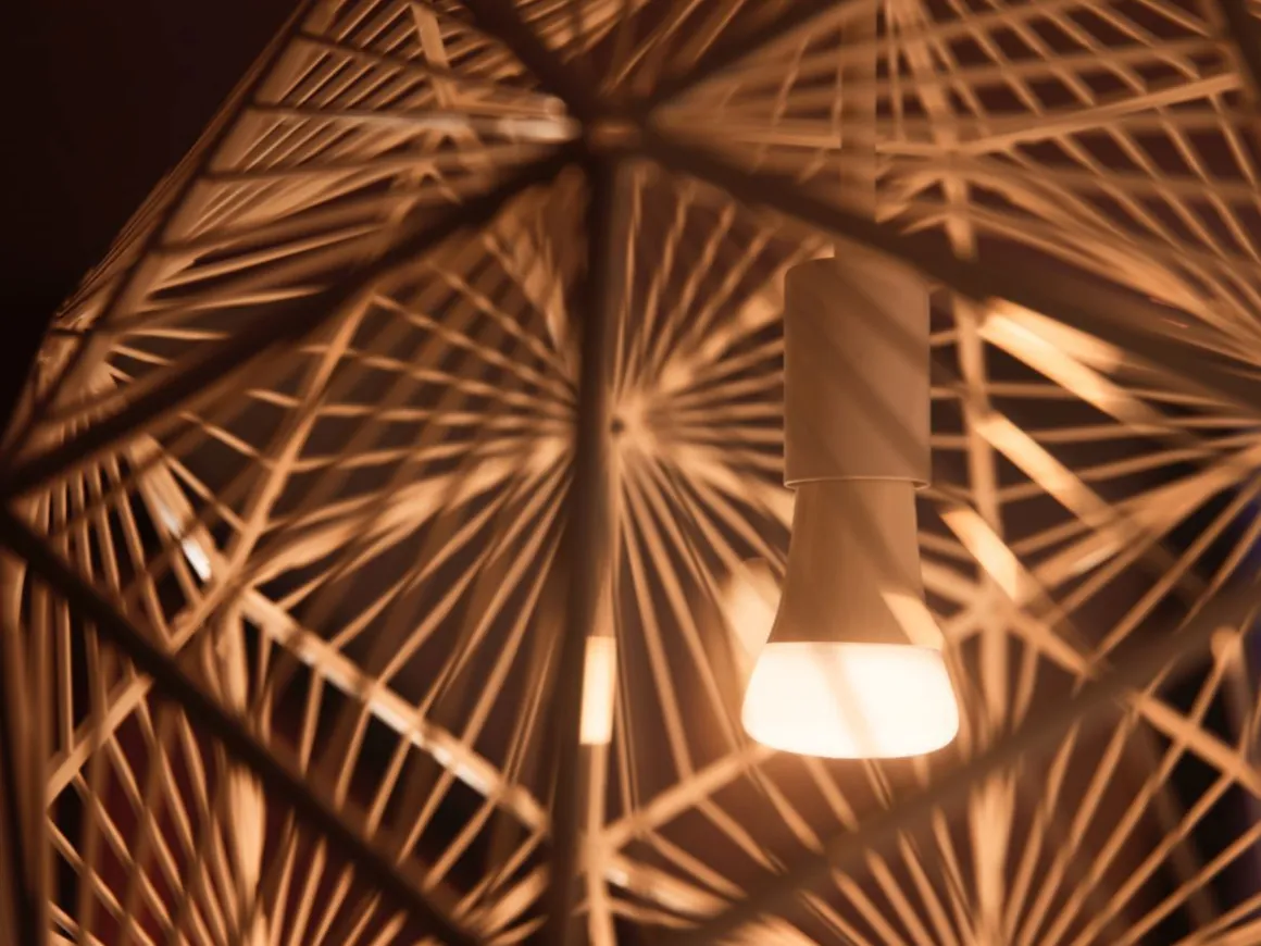 PHILIPS HUE WHITE AMBIANCE ÄLYLAMPPU 13W A67 E27 1200L 2200-65