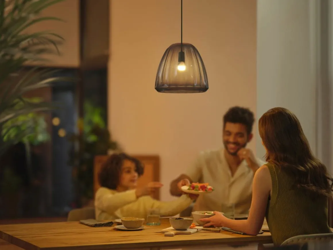 PHILIPS HUE ÄLYLAMPPU WHITE AMBIANCE 40W E14 2200-6500K