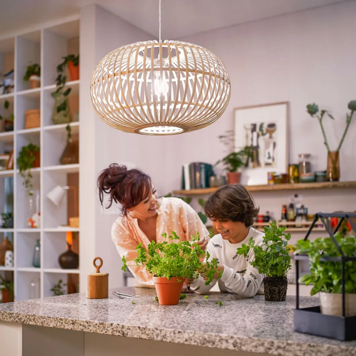 PHILIPS LED LAMPPU ULTRA EFFICIENT 2,3W E14 485LM 2700K