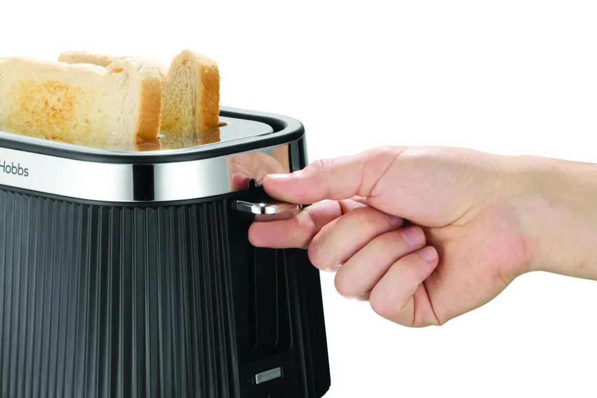 RUSSELL HOBBS BRONTË BLACK LEIVÄNPAAHDIN