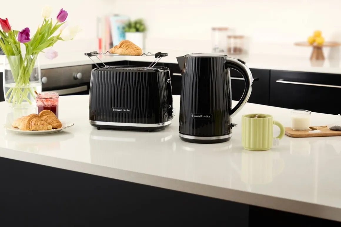 RUSSELL HOBBS EDEN LEIVÄNPAAHDIN MUSTA