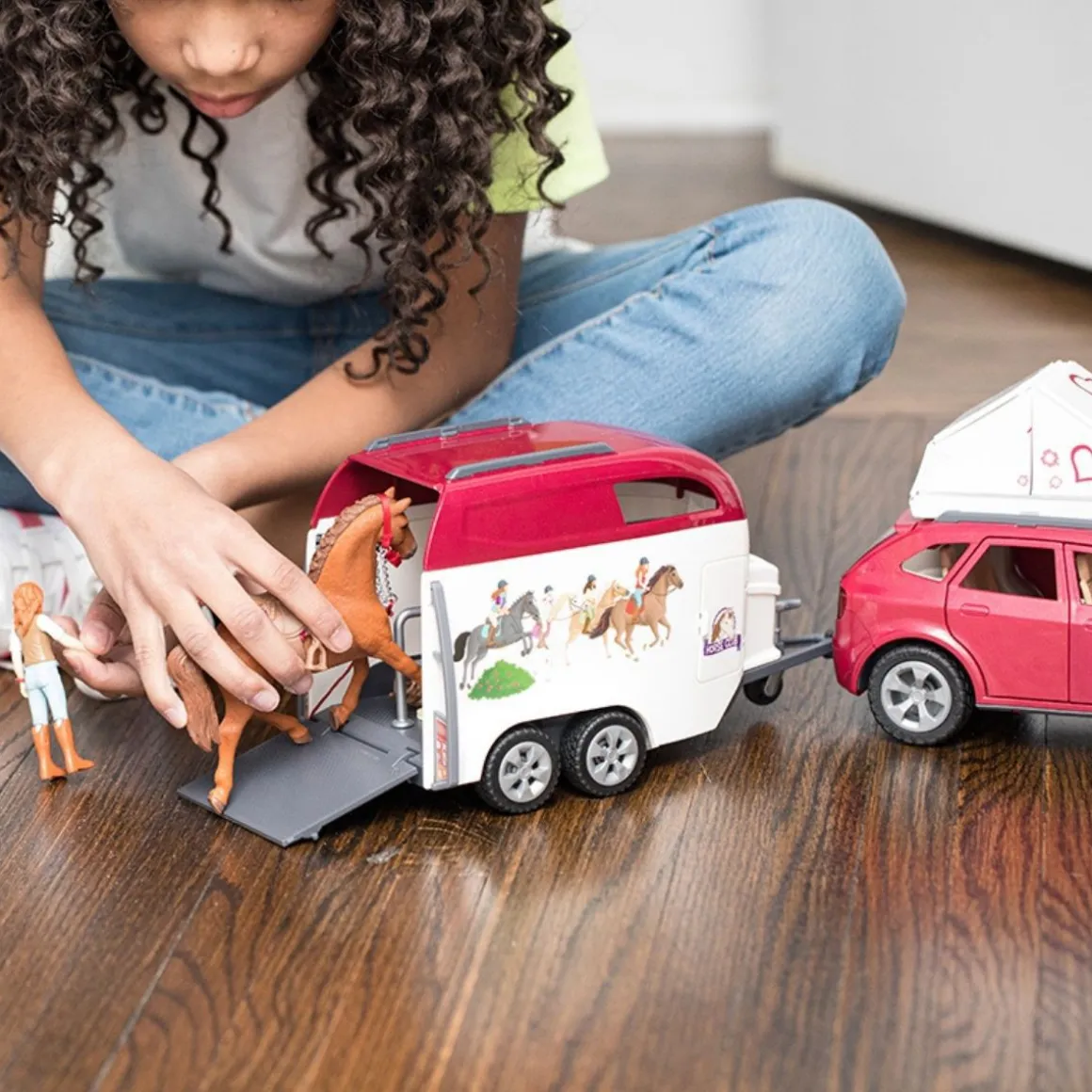 SCHLEICH HORSE AUTO JA TRAILERI-LEIKKISETTI