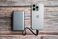 SWISSTEN VARAVIRTALÄHDE 25000MAH 100W