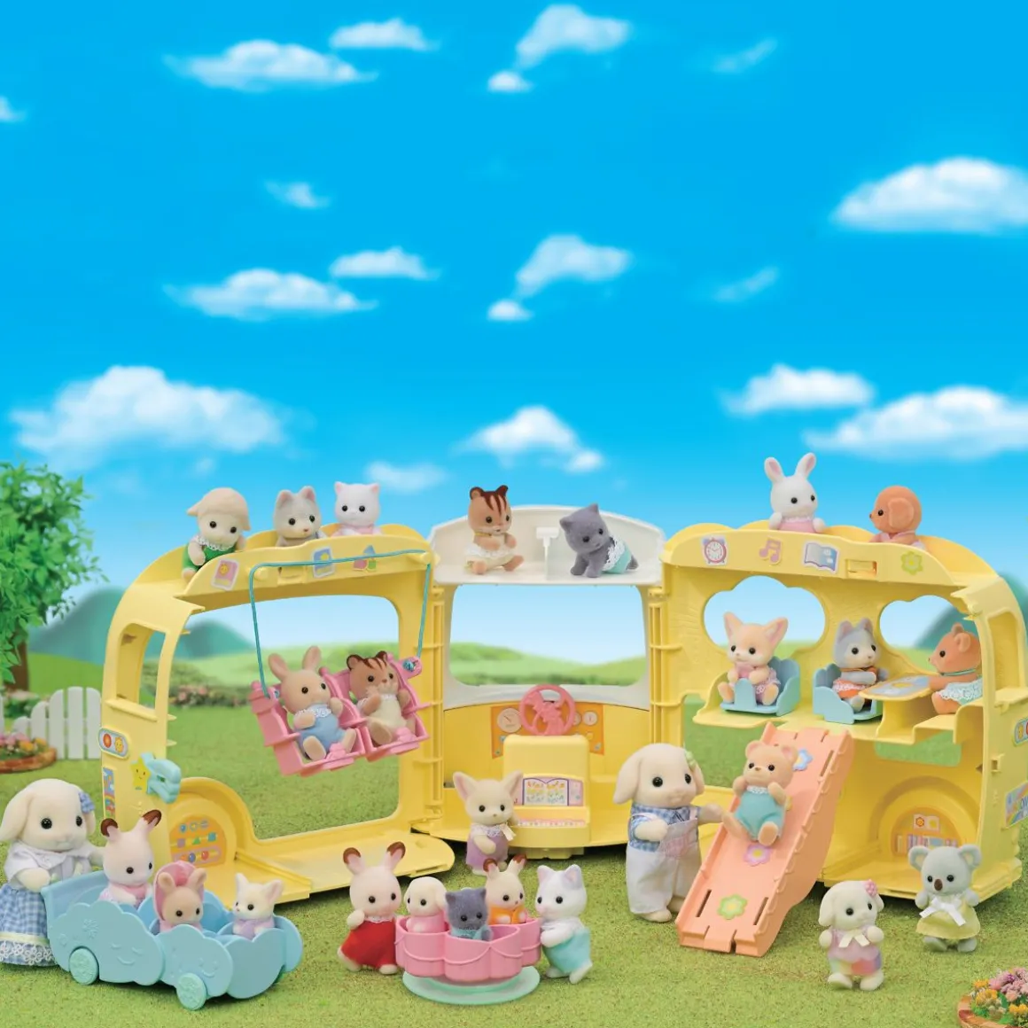 SYLVANIAN FAMILIES 3-KERROSBUSSI LEIKKIPUISTOLLA