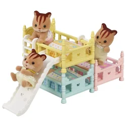 SYLVANIAN FAMILIES KOLMOISKERROSSÄNKY LIUKUMÄELLÄ