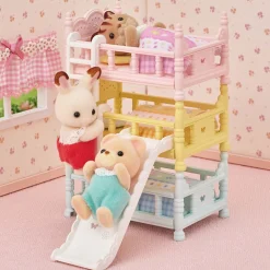 SYLVANIAN FAMILIES KOLMOISKERROSSÄNKY LIUKUMÄELLÄ