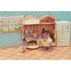 SYLVANIAN FAMILIES MAALAISTALON KEITTIÖ JÄÄKAAPILLA