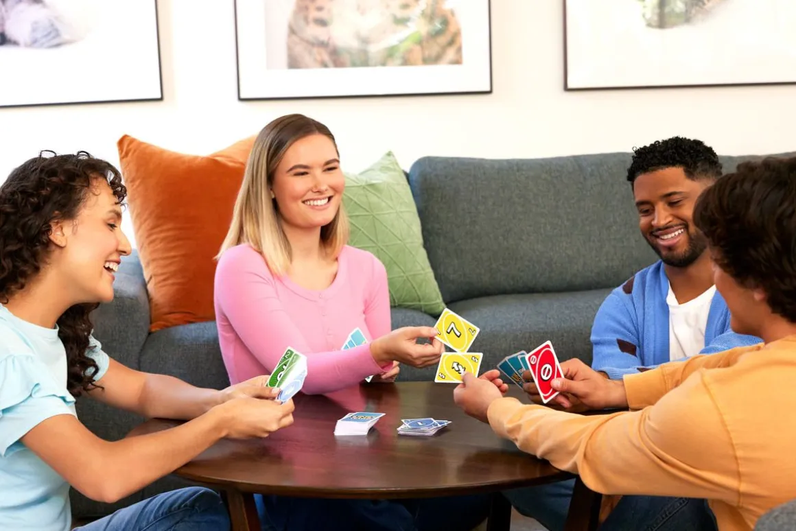 UNO UNO TEAMS -KORTTIPELI